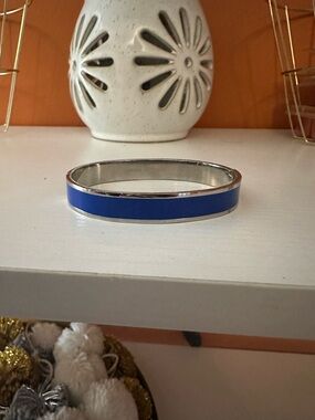 BANANA REPUBLIC Enamel Silver-Tone Bangle Bracelet(NWOT)